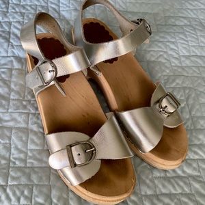 Hanna Andersson silver clogs